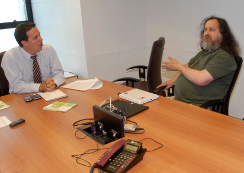 Richard Stallman en la Presidencia de Uruguay. Fuente: presidencia.gub.uy 
